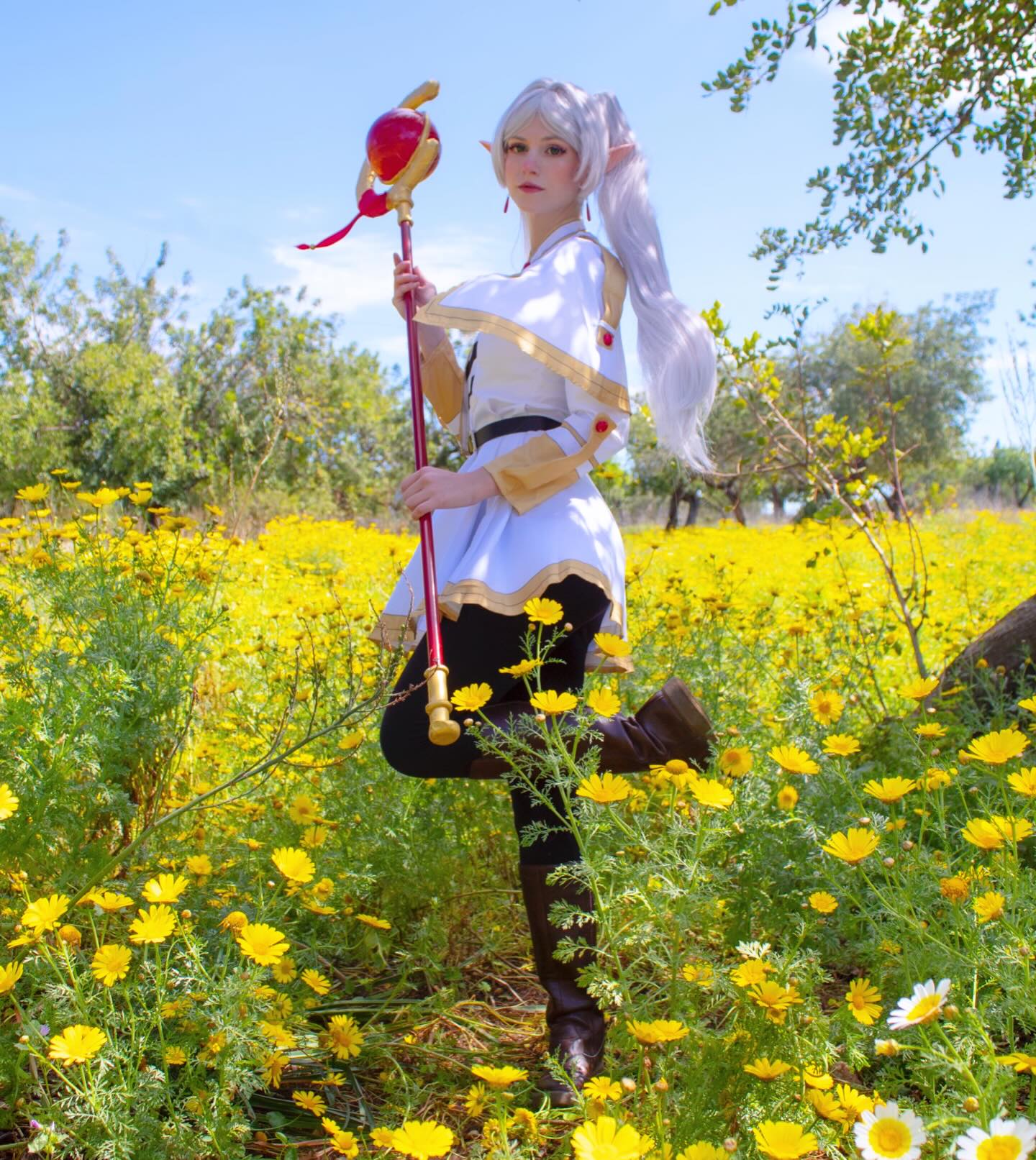 FRIEREN cosplay reference